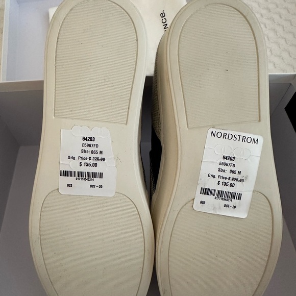 Vince shoes NWT. - Picture 3 of 5
